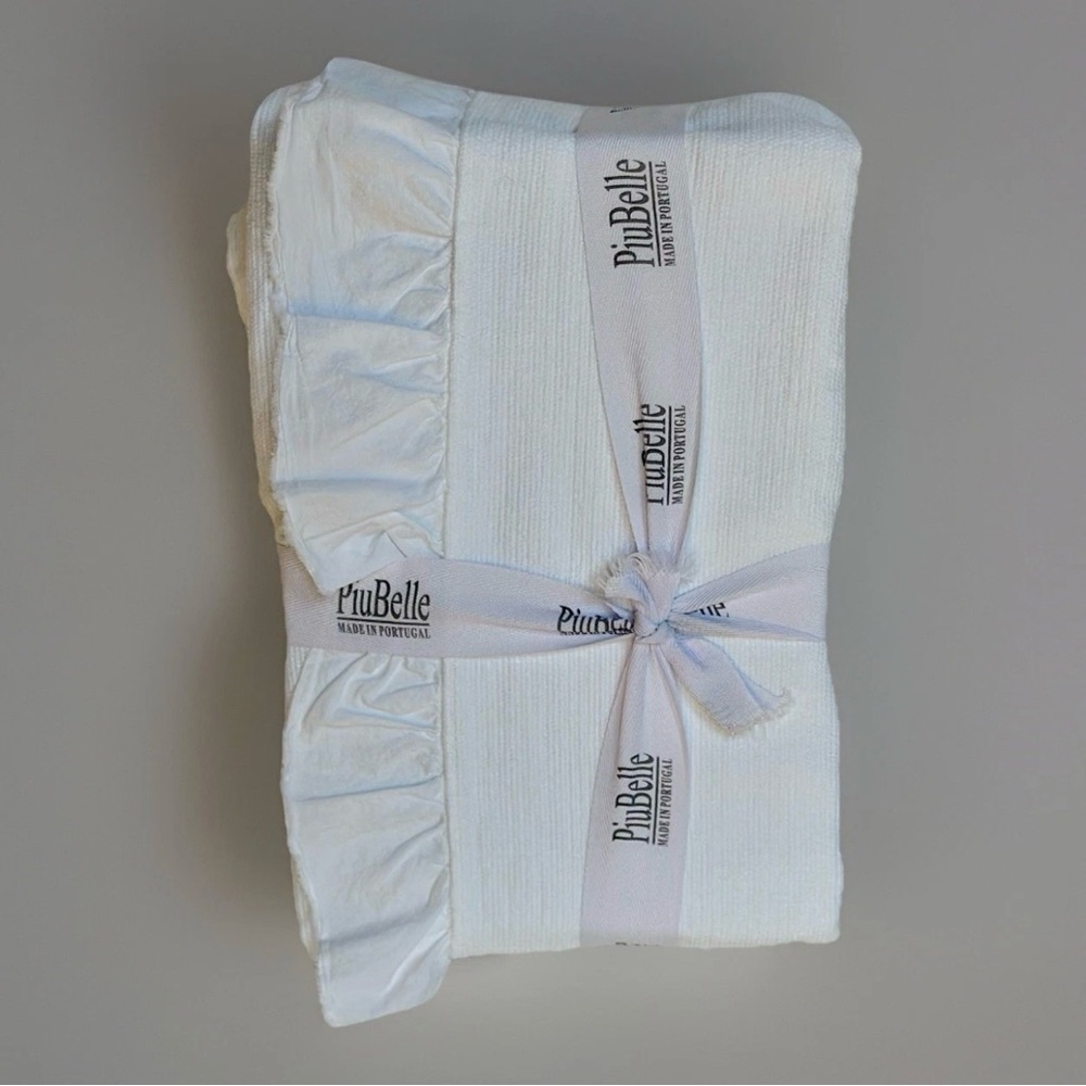Coverlet - Picture 2 of 3